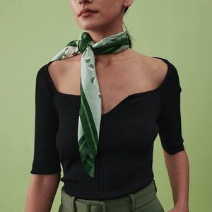 Rihoas Ribbed V Shape Hemmed Blouse